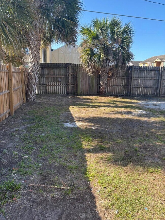Building Photo - 2813 Spring Hill Ct