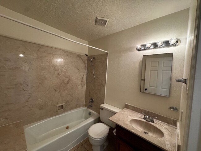 Building Photo - 12244 Menaul Blvd NE