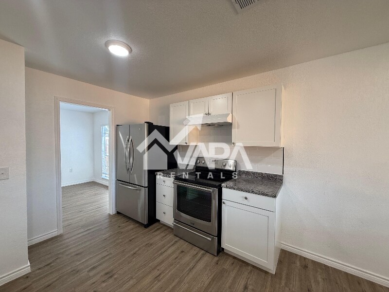 Building Photo - 5911 Autumn Lake