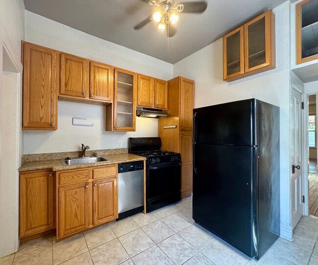 Building Photo - Beautifully Historic 1 Bed 1 Bath Denver R...