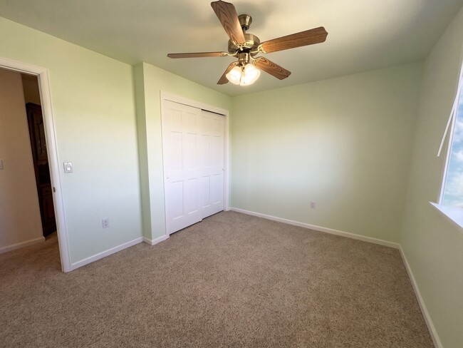 Building Photo - Foxtail Pines! 5 acres! Open floor plan!