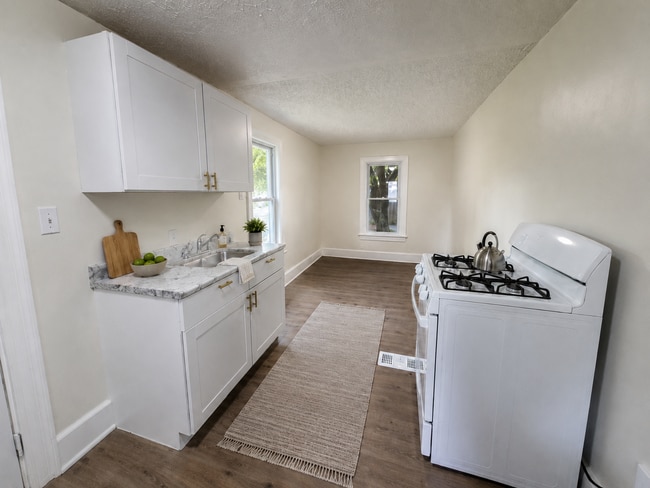Building Photo - Move-In Ready 3-Bedroom Home with Large Yard and Great Everyday Features