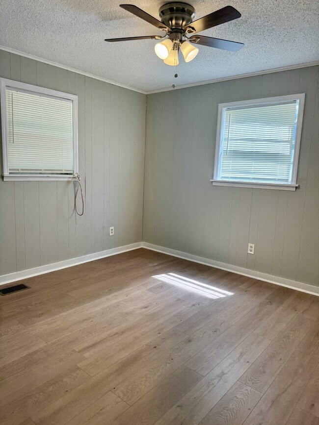 Building Photo - 2 Clervue Cir NE