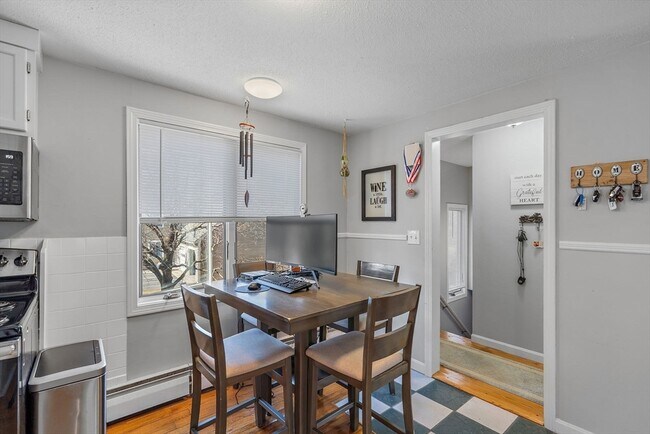 Building Photo - 4 Sterling Ln