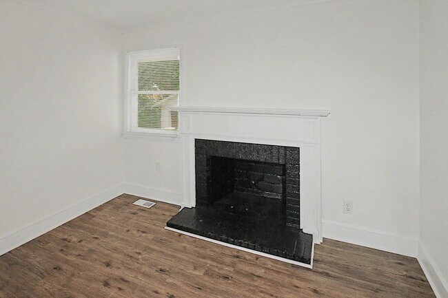 Building Photo - Minutes to Uptown, NoDa & Camp North End