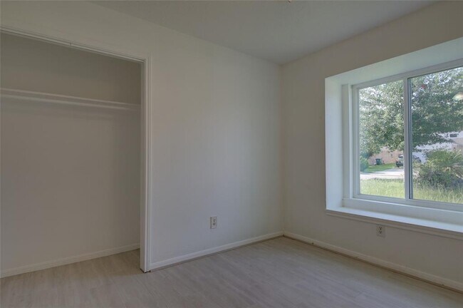 Building Photo - 15803 Pryor Dr
