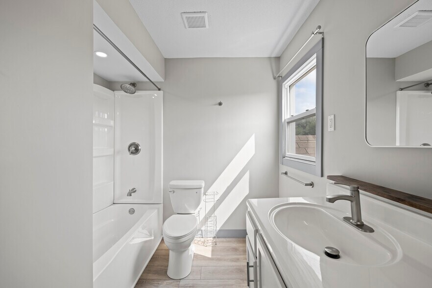 Bathroom - 6527 N 65th St