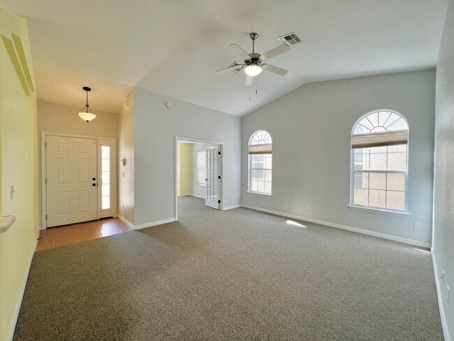 Building Photo - Beautiful 3 BD 2 BATH Home in Gated Community