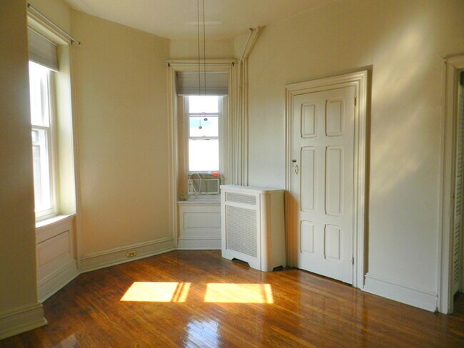Building Photo - 2227 Delancey Pl
