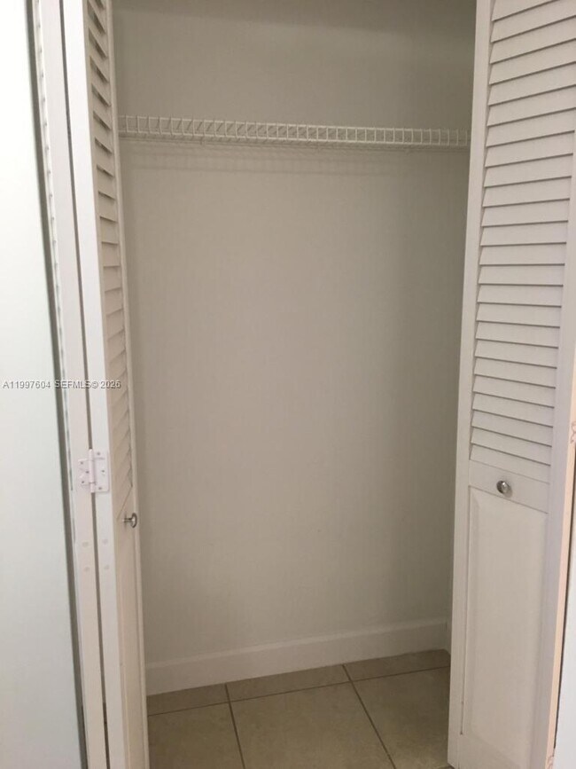 Building Photo - 9375 Fontainebleau Blvd