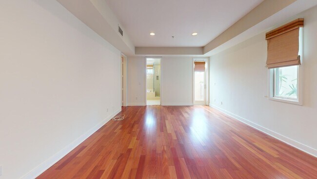 Building Photo - Luxurious Condominium | Rooftop Deck with Bay and Downtown Views