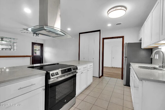 Building Photo - 309 S Wakefield Dr