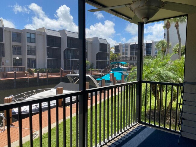 Building Photo - 2 Royal Palm Way
