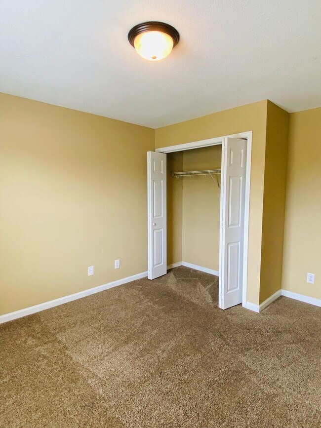 Building Photo - 1725 Thistlewood Dr