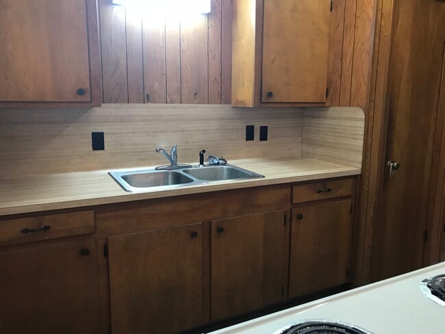 Building Photo - 105 Fletcher St