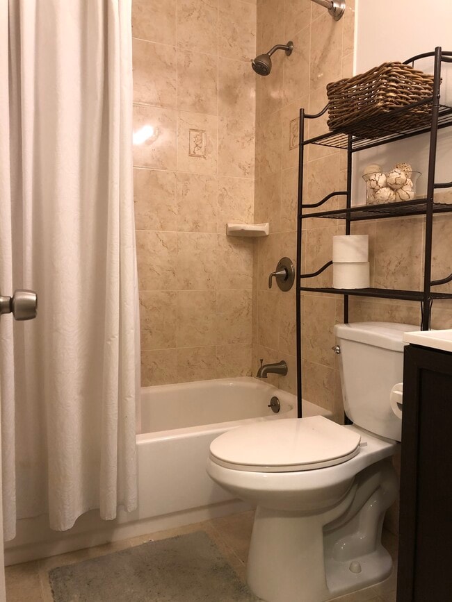 Building Photo - 524 Dudley St