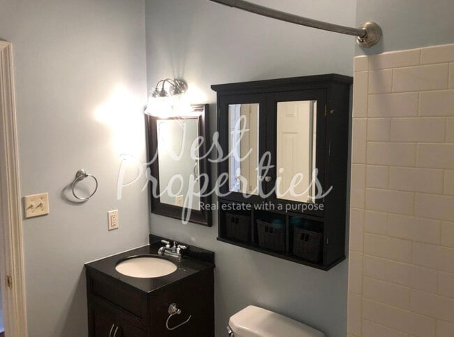 Building Photo - 5404 Colonial Dr