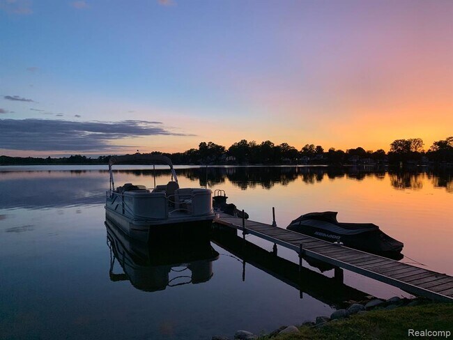 Building Photo - 222 Ackerson Lake Dr