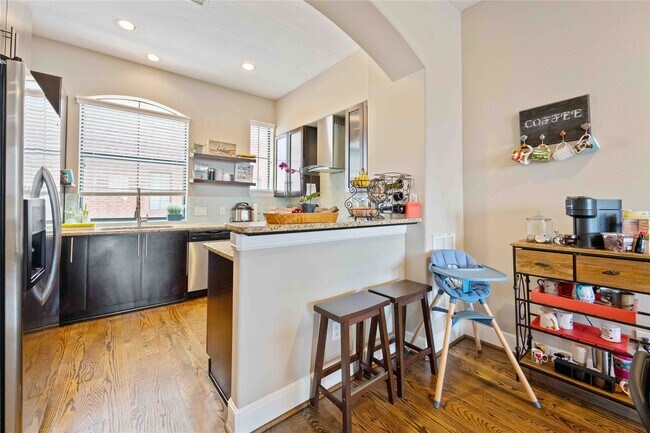 Building Photo - 2110 Shearn St