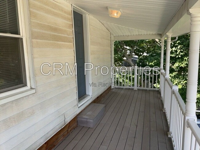 Building Photo - 837 S Armstrong St