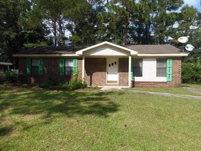 Building Photo - Charming 1 Story Brick Home