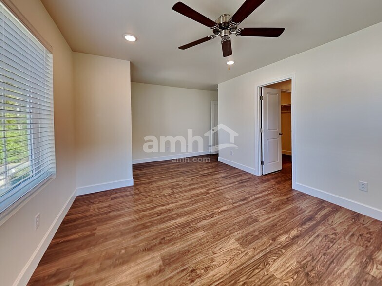 Building Photo - 33023 Lookout Ln