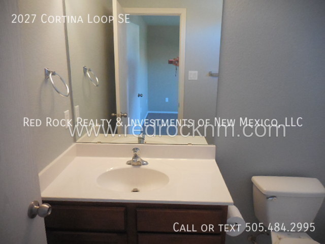 Building Photo - 2BR+Loft/2.5BTH Townhome in Gated Cabezon ...