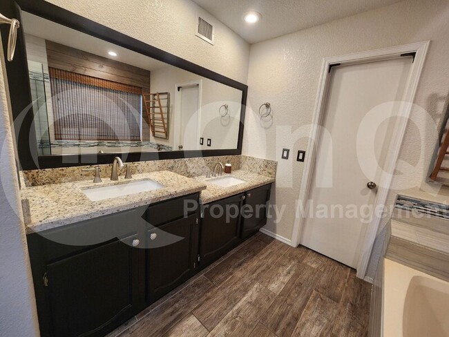 Building Photo - 420 S Meadows Dr