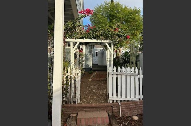 Building Photo - 2853 Hawthorn St