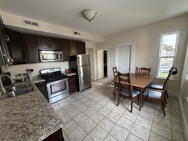 Building Photo - 11 Francis St