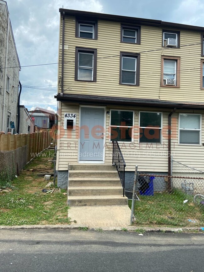 Building Photo - MARCUS HOOK 3 BEDROOM