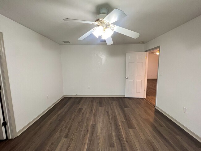 Building Photo - 3BR/2BA Home in Gated Turkey Creek!
