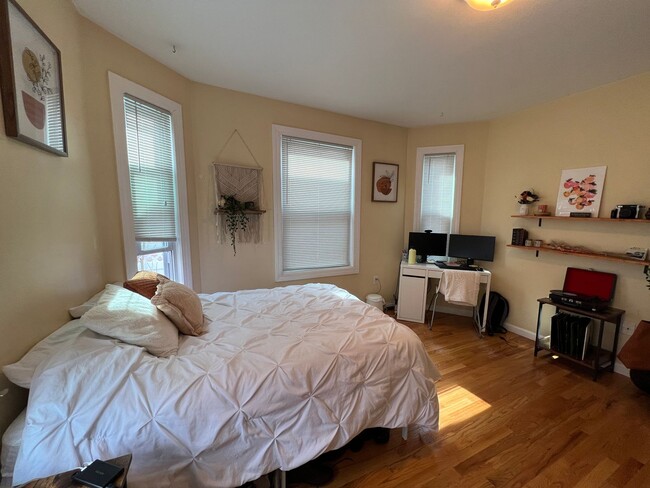 Building Photo - 38 Gorham St