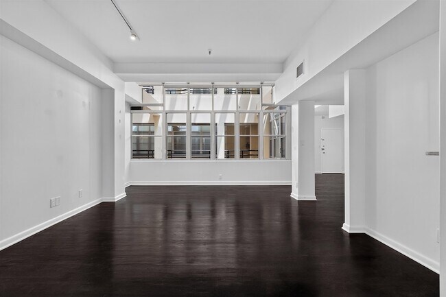 Building Photo - 357 Varick St