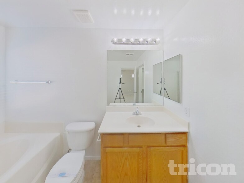 Building Photo - 1514 W Lynne Ln