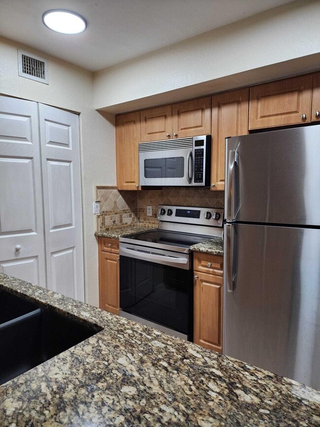 Building Photo - 6777 Heritage