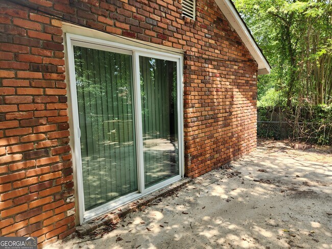 Building Photo - 4120 Fairview Dr