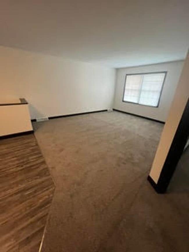 Building Photo - 467 Sparrow Way