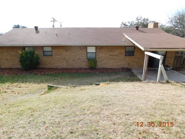 Building Photo - 2215 Phyllis Dr