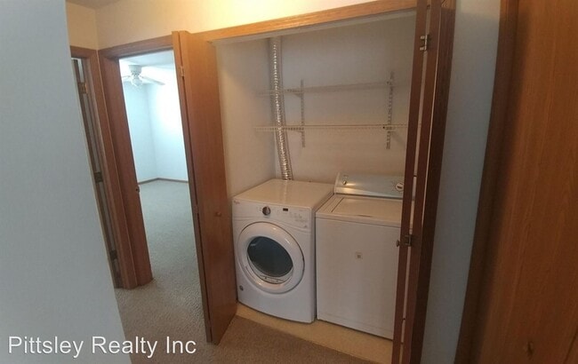 Building Photo - 3 br, 3 bath Apartment - 1107 Regent Drive