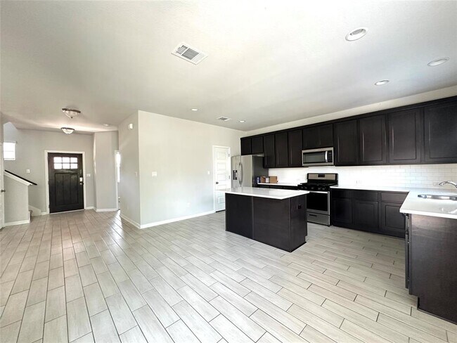 Building Photo - 2724 Stone Branch Dr