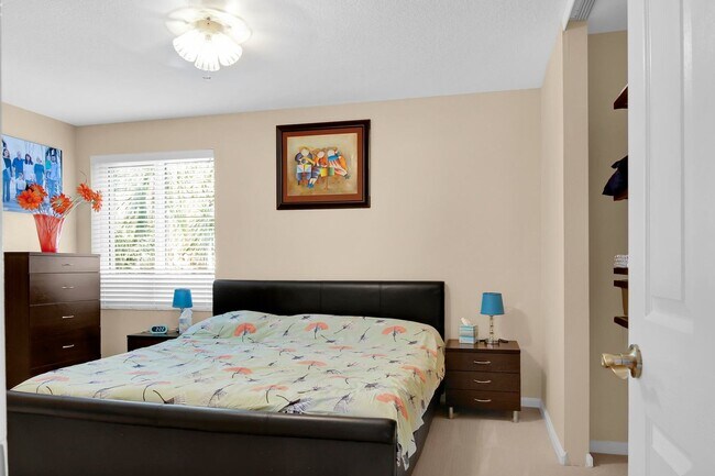 Building Photo - 9022 Dupont Pl