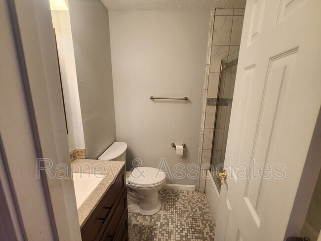 Building Photo - 4012 Dupont Cir