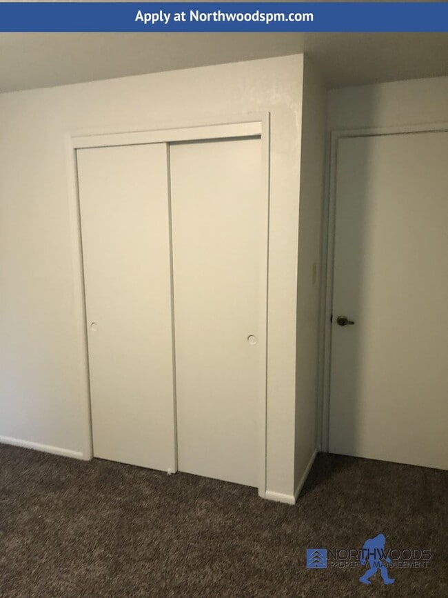 Building Photo - Nice 2 Story 3 Bedroomd 2 Bathrooms-Townhome