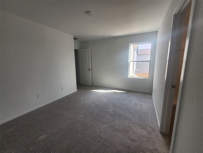 Building Photo - 906 Pertuso Ln