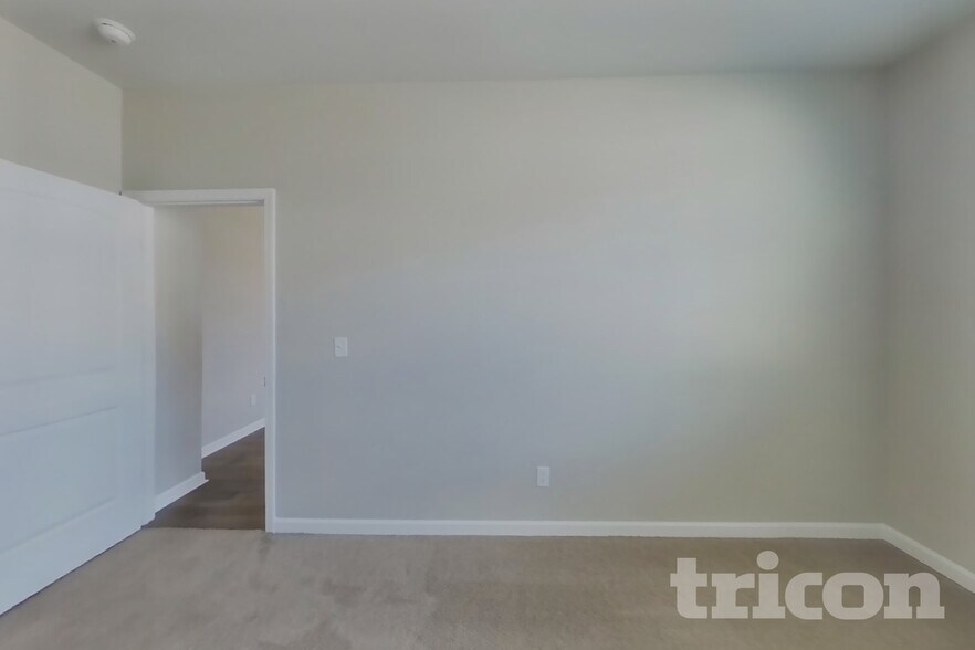 Building Photo - 2028 Tate Farm Ln