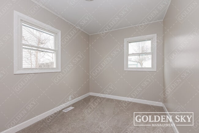 Building Photo - 2312 S Pershing Dr