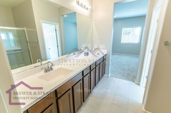 Building Photo - 495 E Rio Pl