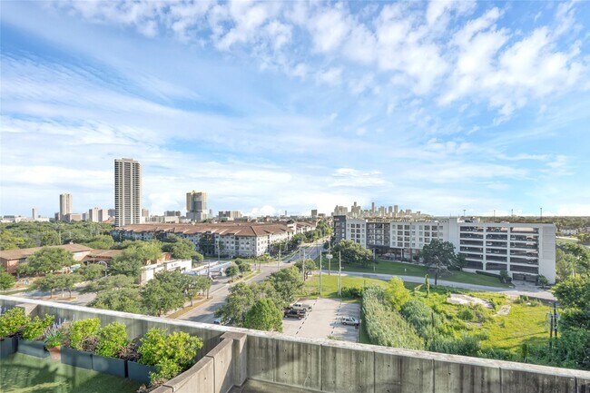Building Photo - 5925 Almeda Rd