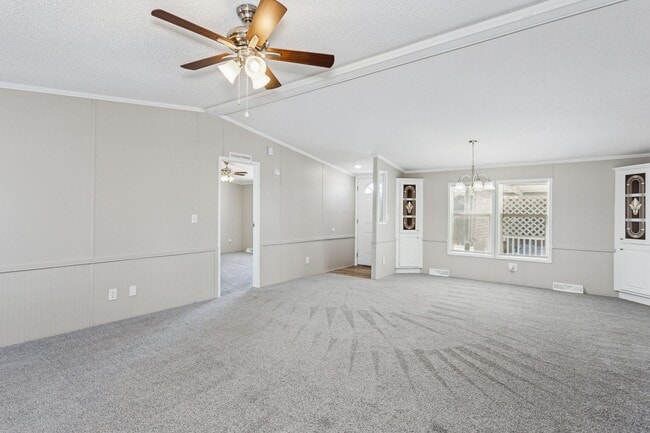 Building Photo - Adorable 3 Bedroom/2 Bath with lots of space! Available on 2/23/26!